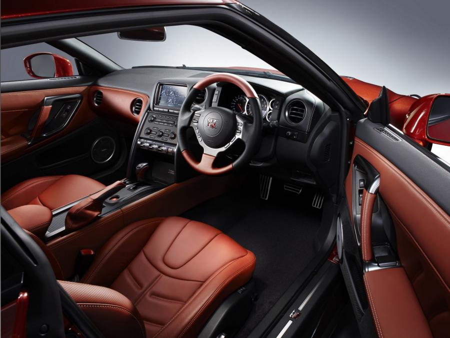  Nissan GT-R 2013 года  (JP) (фото 13 из 16)